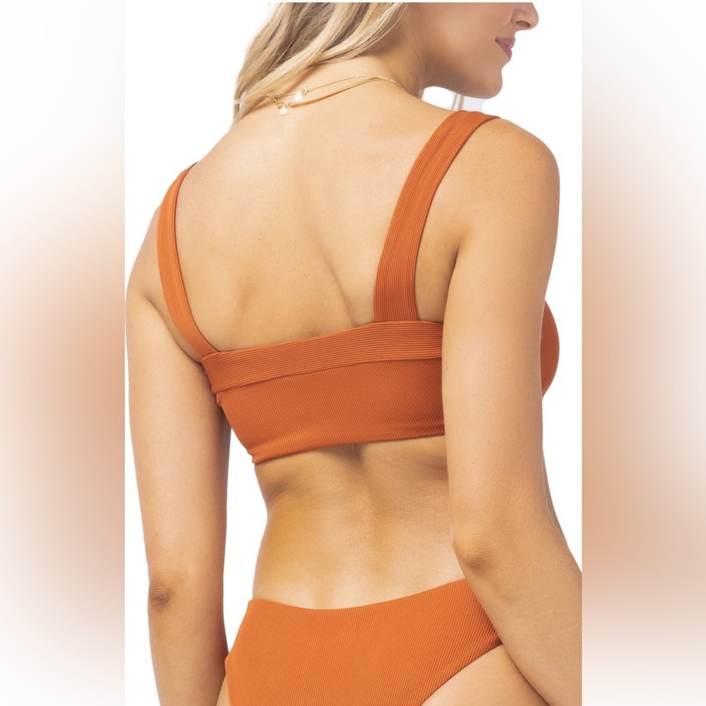 L Space Lee Lee Ribbed Bikini Top
Large
AMBER - Picture 3 of 6